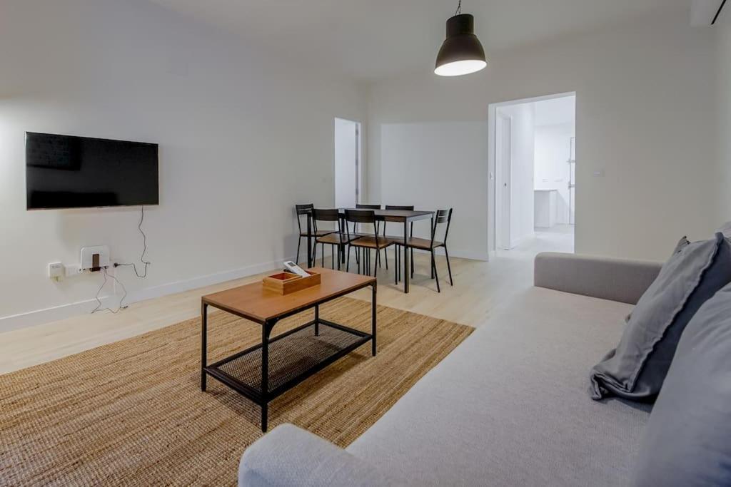 Modern Apt Para 6Px En La Plaza De Tirso De Molina 마드리드 외부 사진