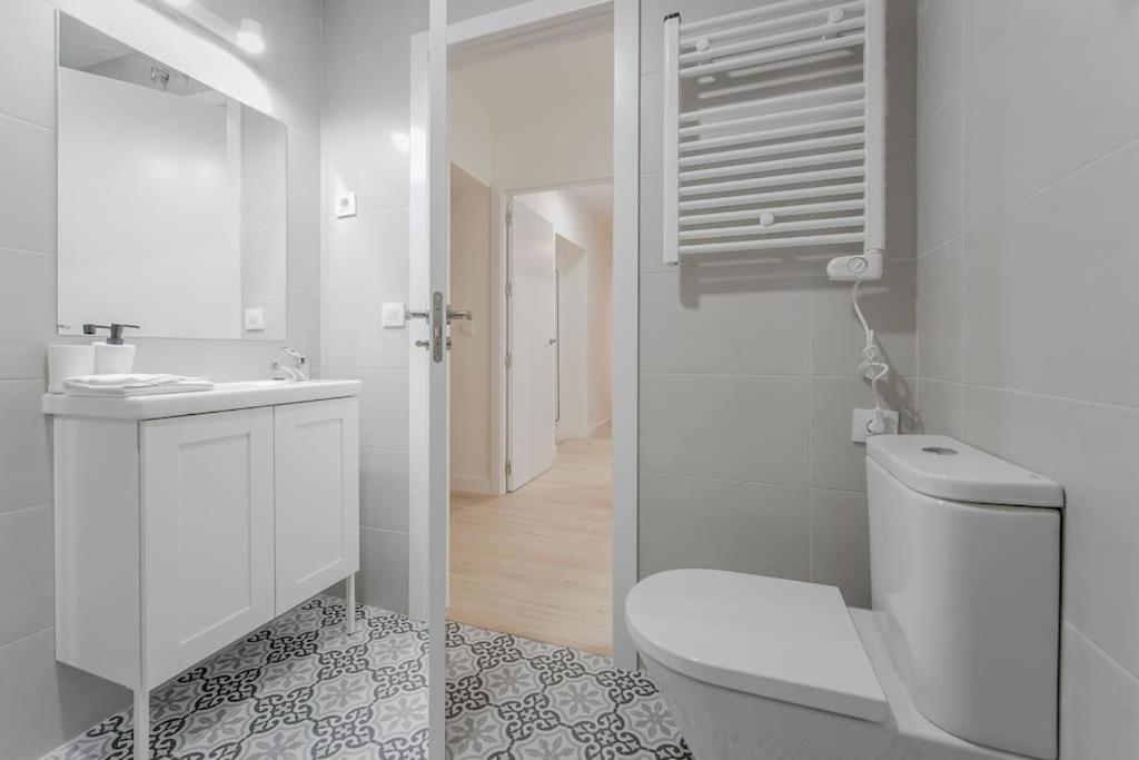 Modern Apt Para 6Px En La Plaza De Tirso De Molina 마드리드 외부 사진